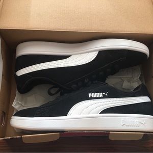 Puma Smash V2 (soft foam) Brand New size 8.5 mens